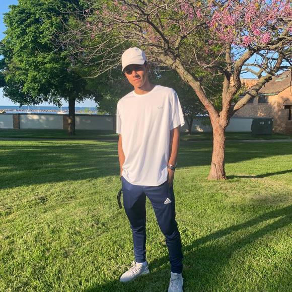 Meet your Posher, Luis - Picture 1 of 1